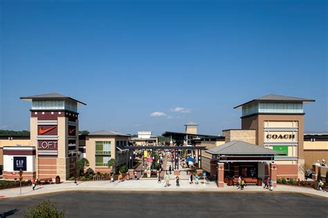 St. Louis Premium Outlets, 18521 Outlet Blvd, Chesterfield, MO 